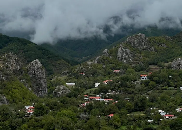 Pensión Peto House Korce